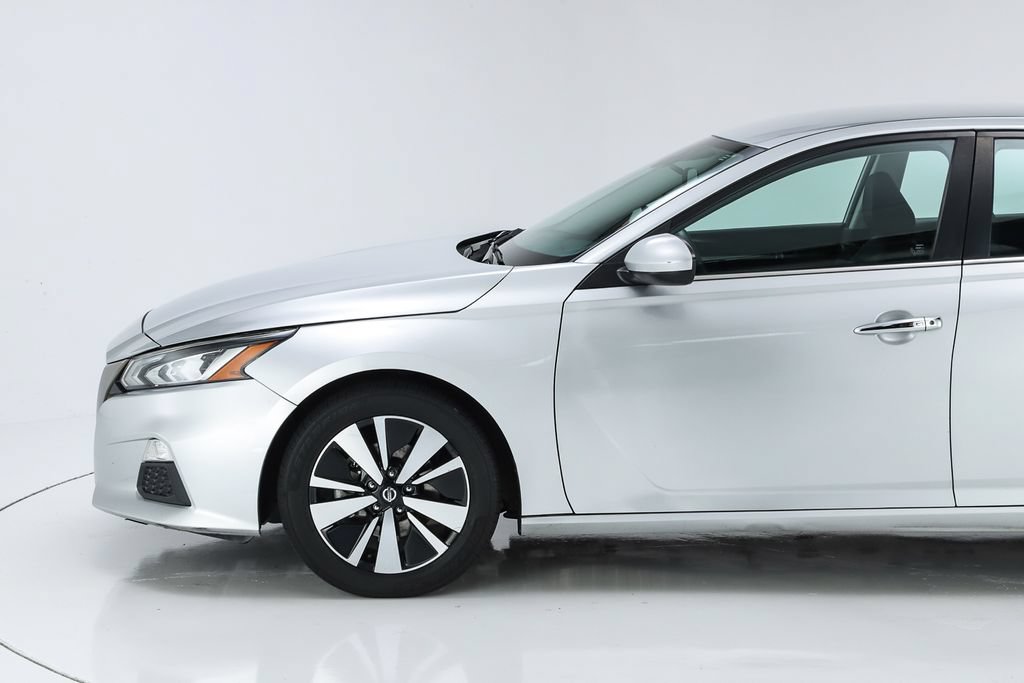 Used 2022 Nissan Altima 2.5 SV FWD image 3