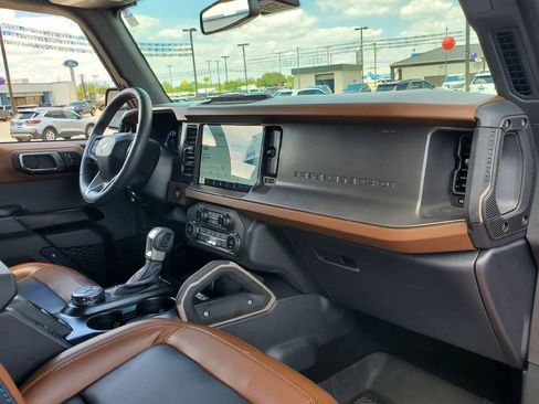 Used 2024 Ford Bronco Outer Banks AWD/4WD image 15