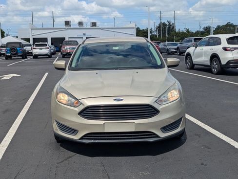 Used 2018 Ford Focus SE image 2