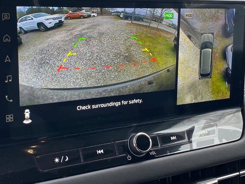 New 2025 Mitsubishi Outlander SE image 9