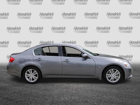 Used 2015 INFINITI Q40 w/ Moonroof Package RWD image 10
