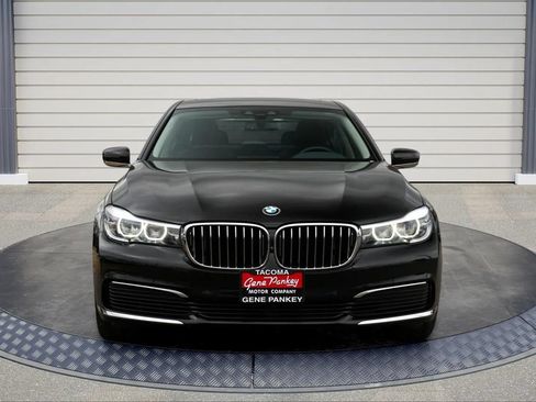 Used 2019 BMW 740i w/ Parking Assistance Package RWD image 2