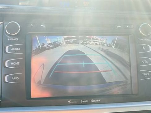 Used 2019 Toyota Highlander Plus w/ Carpet Mat Package (TMS) FWD image 12