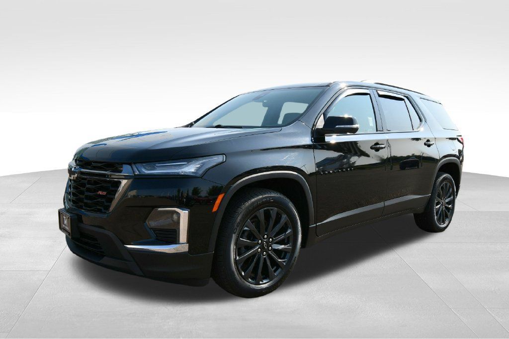 Used 2024 Chevrolet Traverse RS AWD/4WD image 2