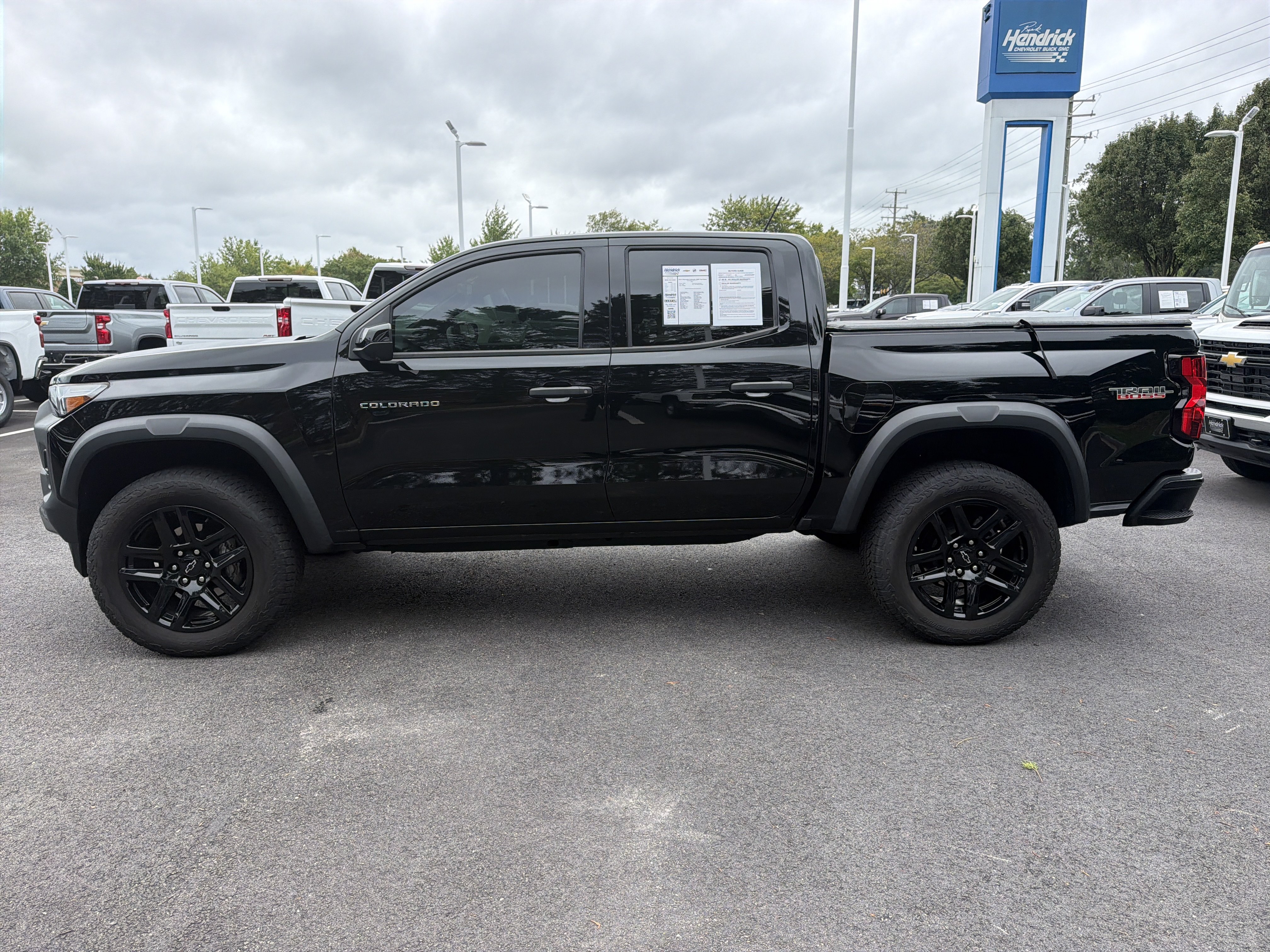 Used 2024 Chevrolet Colorado Trail Boss w/ Technology Package AWD/4WD image 7