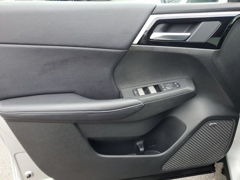 Used 2025 Mitsubishi Outlander SE AWD/4WD image 25