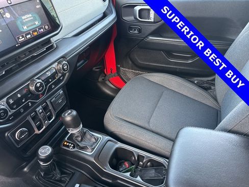 Used 2025 Jeep Wrangler Unlimited Sahara AWD/4WD image 19