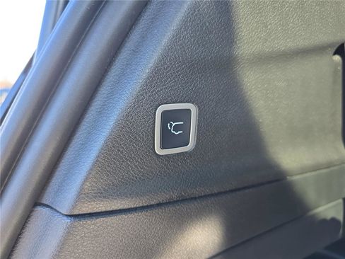 Used 2022 Chrysler Pacifica Touring-L w/ S Appearance Package image 6