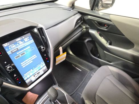 Used 2025 Subaru Crosstrek 2.0i Premium image 3