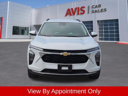 Used 2025 Chevrolet Trax LT w/ LT Convenience Package FWD image 2