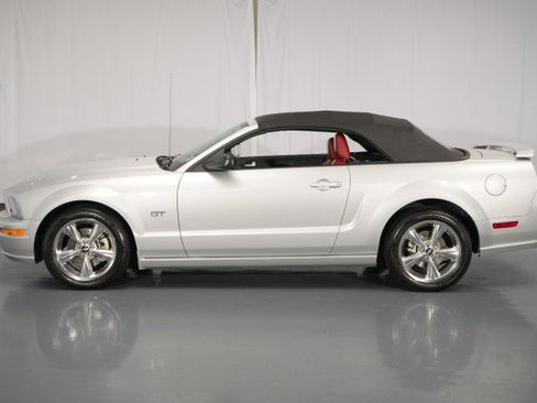 Used 2006 Ford Mustang GT image 3