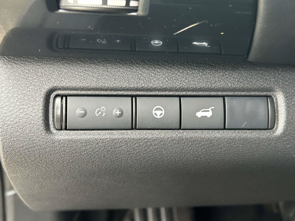 Used 2025 Nissan Pathfinder SV AWD/4WD image 18