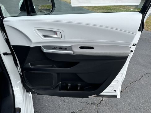 New 2025 Toyota Sienna XLE image 38
