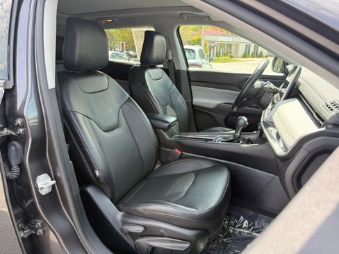 Used 2022 Jeep Compass Latitude w/ Sun and Sound Group AWD/4WD image 10