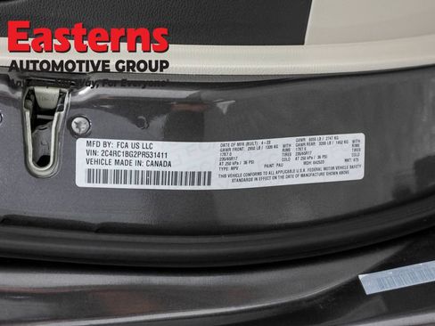 Used 2023 Chrysler Pacifica Touring-L FWD image 37