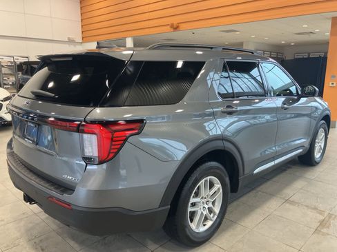 Used 2025 Ford Explorer Active AWD/4WD image 5