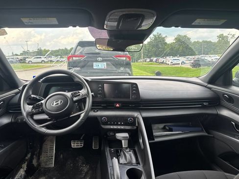 Used 2025 Hyundai Elantra Sport FWD image 5