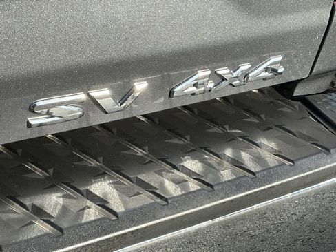 Used 2018 Nissan Titan SV image 8