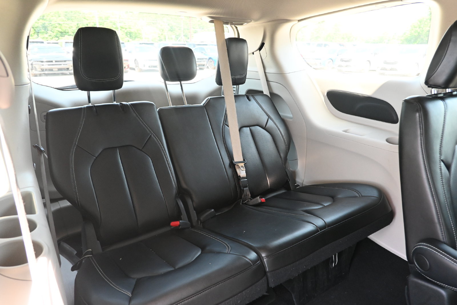 Used 2023 Chrysler Pacifica Touring-L FWD image 28
