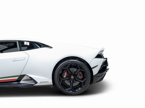 Used 2020 Lamborghini Huracan EVO image 28