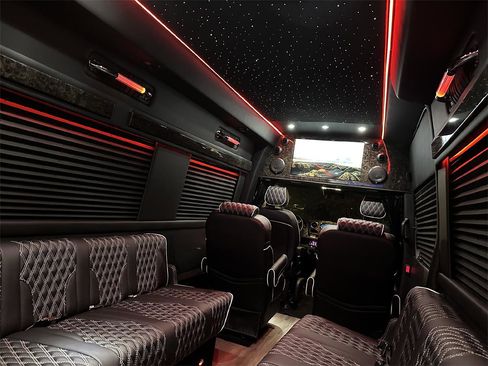 Used 2024 Mercedes-Benz Sprinter 3500 image 5