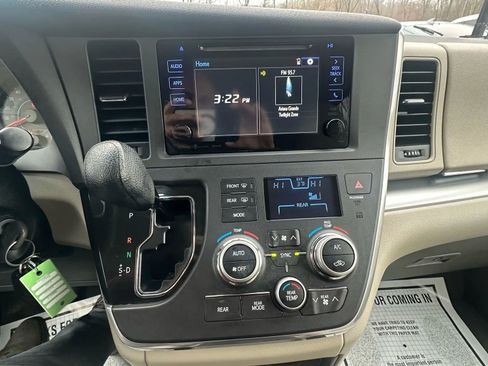 Used 2016 Toyota Sienna LE image 13