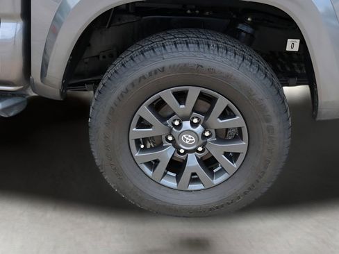 Used 2021 Toyota Tacoma SR5 RWD image 8