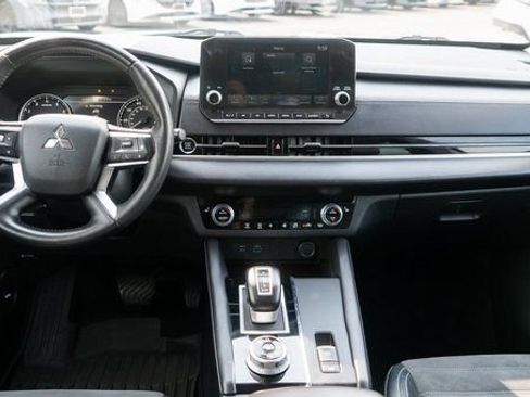 Used 2023 Mitsubishi Outlander SE AWD/4WD image 16