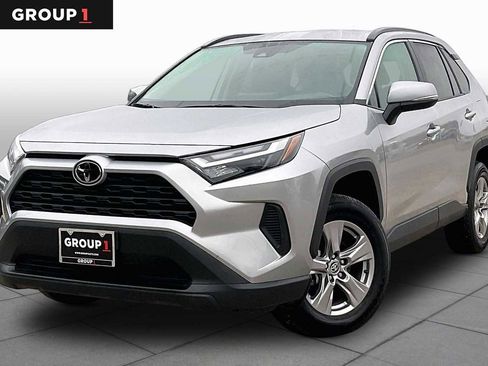 Used 2025 Toyota RAV4 XLE FWD image 1