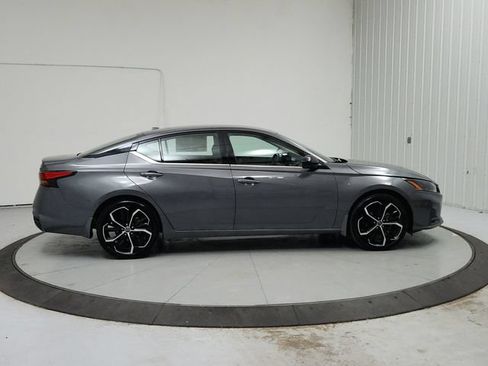 Used 2025 Nissan Altima 2.5 SR FWD image 8