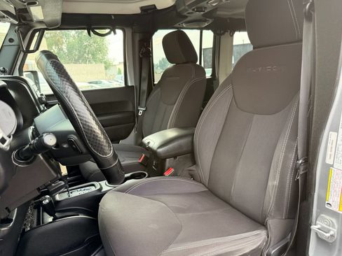 Used 2013 Jeep Wrangler Unlimited Rubicon w/ Connectivity Group AWD/4WD image 17