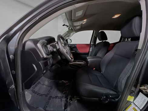Used 2016 Toyota Tacoma SR5 w/ Towing Package RWD image 14
