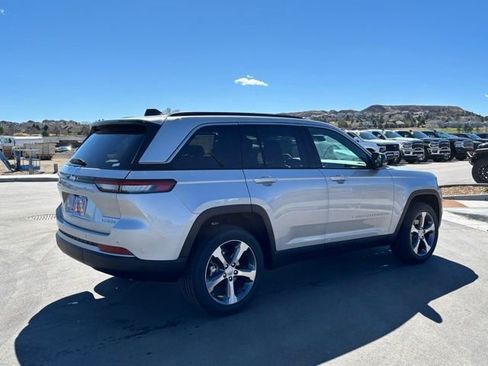 New 2026 Jeep Grand Cherokee Limited w/ Trailer Tow Package AWD/4WD image 5