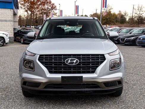 Used 2020 Hyundai Venue SE FWD image 2