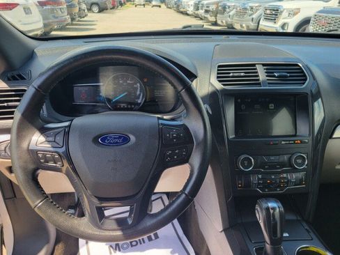 Used 2018 Ford Explorer XLT w/ Equipment Group 201A FWD image 16