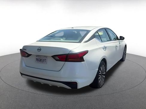 Used 2025 Nissan Altima 2.5 SV FWD image 14