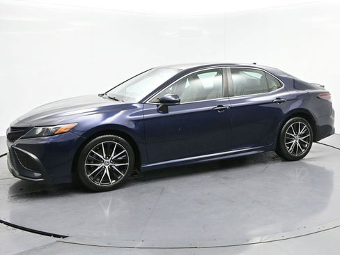 Used 2021 Toyota Camry SE FWD image 3