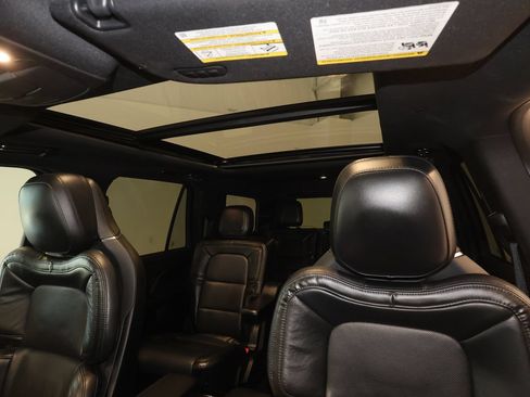 Used 2021 Lincoln Navigator Reserve w/ Luxury Package AWD/4WD image 11