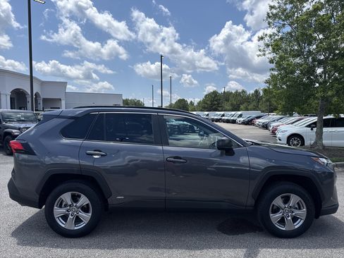 Used 2024 Toyota RAV4 LE AWD/4WD image 8