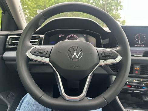 New 2026 Volkswagen Jetta SE FWD image 12