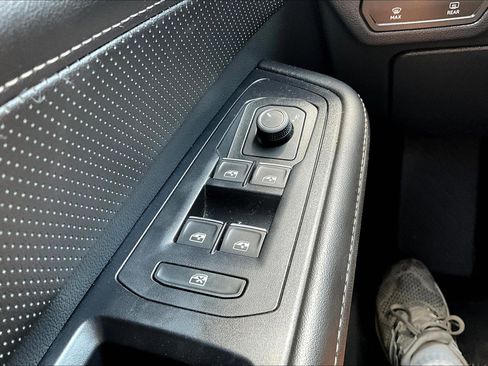 Used 2024 Volkswagen Atlas SE image 34