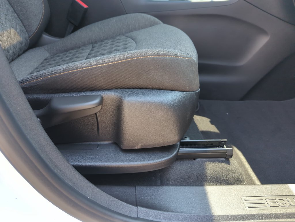Used 2022 Chevrolet Equinox LT FWD image 34