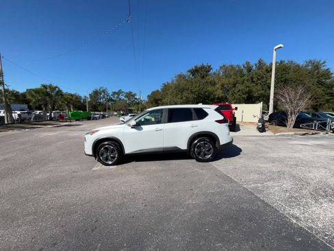 Used 2025 Nissan Rogue SV image 27