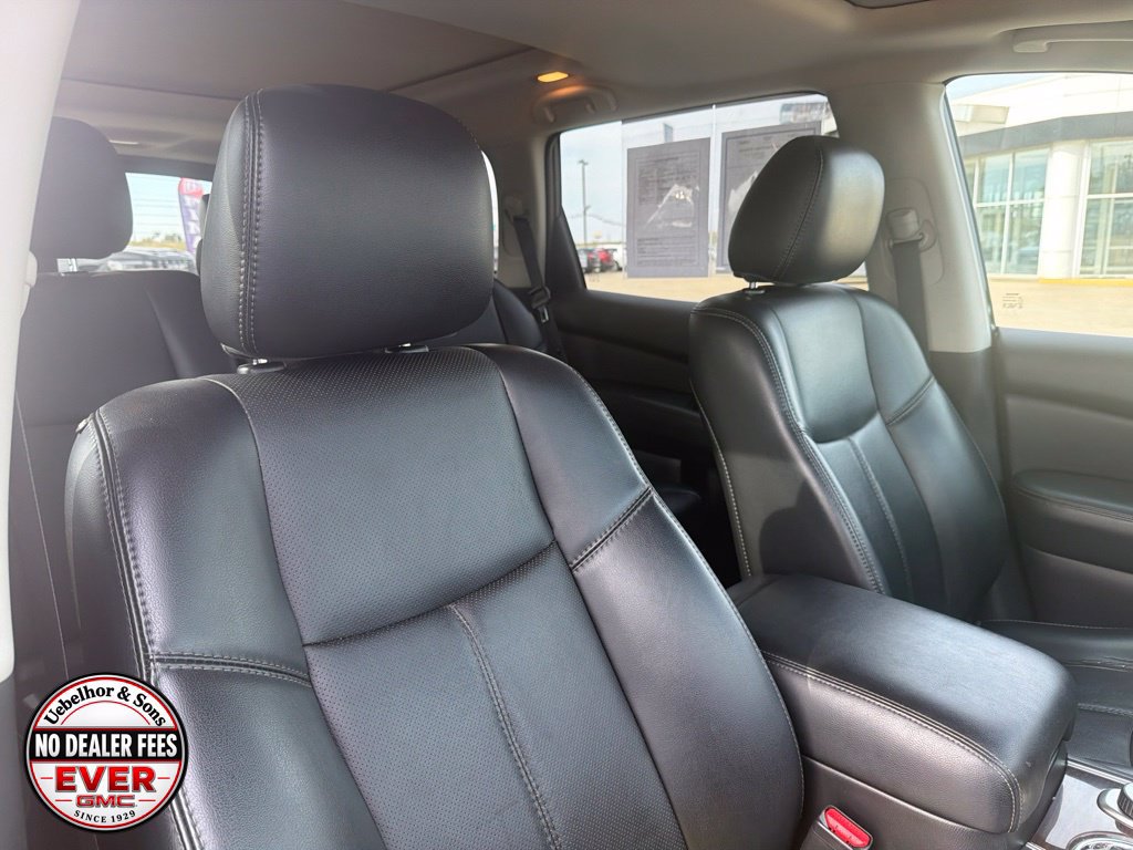 Used 2015 Nissan Pathfinder Platinum w/ Cargo Package FWD image 4