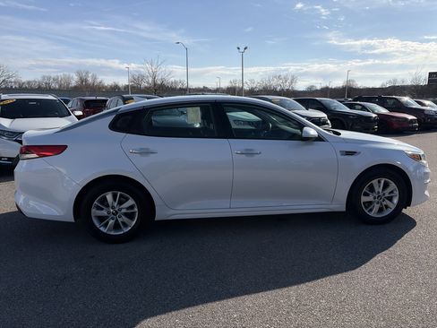 Used 2018 Kia Optima LX image 4