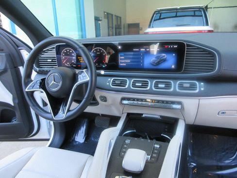 Used 2024 Mercedes-Benz GLS 450 450 4MATIC**DRIVER ASSIST**HEA image 46