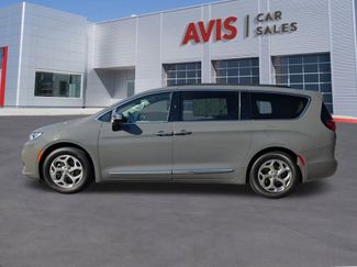Used 2023 Chrysler Pacifica Limited video 2