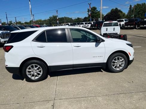 Certified 2024 Chevrolet Equinox LS w/ LS Convenience Package AWD/4WD image 2