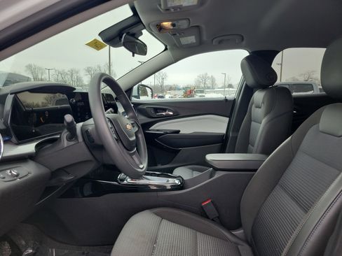 Used 2025 Chevrolet Trax LT image 15