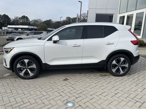 New 2025 Volvo XC40 B5 Core w/ Protection Package Premier image 7
